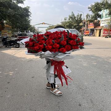 BÓ HOA KHỔNG LỒ